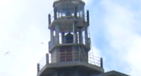 Hai nhân viên Trạm hải đăng Hòn Hải bị sóng cuốn mất tích