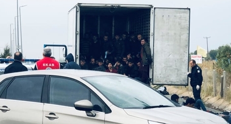 Lại phát hiện thêm 41 người di cư trốn trong xe đông lạnh