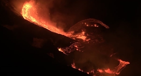 Núi lửa Hawaii lại phun trào, hàng trăm người dân "nín thở" chờ di tản