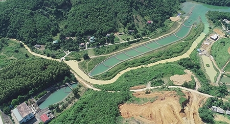 Vụ đổ dầu thải vào nguồn nước sông Đà: An ninh nguồn nước chưa quản lý tốt