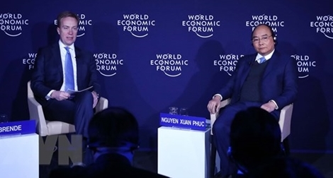 Thủ tướng đối thoại với Chủ tịch WEF về chủ đề Việt Nam và Thế giới