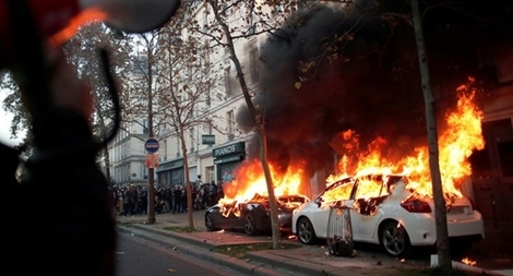Bạo loạn bùng phát toàn nước Pháp, phản đối dự luật an ninh mới 
