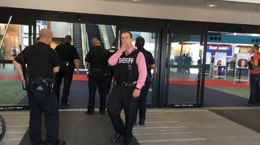 Tấn công bằng dao tại sân bay quốc tế Mỹ