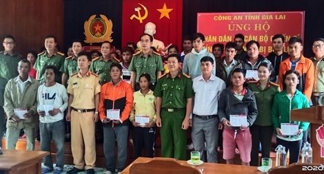 Công an Gia Lai hỗ trợ khắc phục hậu quả bão lụt tại Quảng Nam