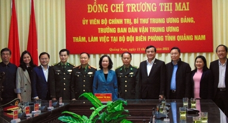 Đồng chí Trương Thị Mai thăm, làm việc với các đơn vị vũ trang tại Quảng Nam