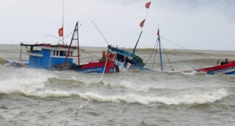 Tàu biển tông chìm tàu cá, 2 ngư dân mất tích