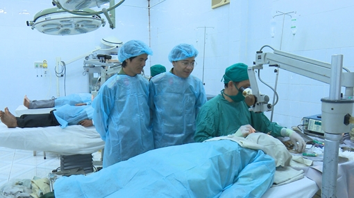 Báo CAND hỗ trợ mổ mắt cho 100 bệnh nhân nghèo Thị Xã Bình Long