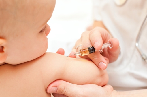 Thí điểm tiêm vaccin viêm gan B cho trẻ sơ sinh tại nhà