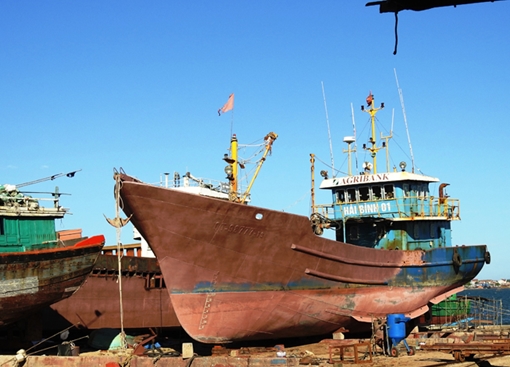Tàu, thuyền gặp khó khi neo đậu và ra vào cửa biển tỉnh Quảng Trị