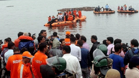Ấn Độ: Lật thuyền du lịch khiến ít nhất 13 người chết